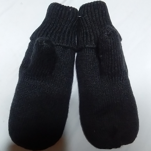 Black pair of gloves - Picture 3 of 3